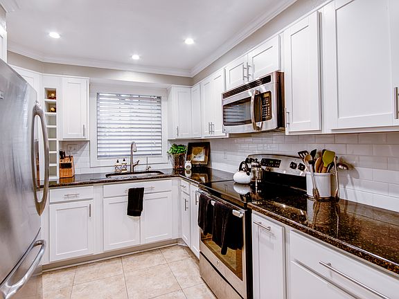 5th image of 230 N Bayshore Blvd APT 102