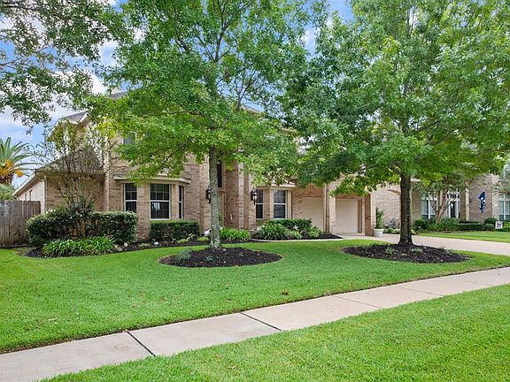 3rd image of 2807 Dawnridge Dr