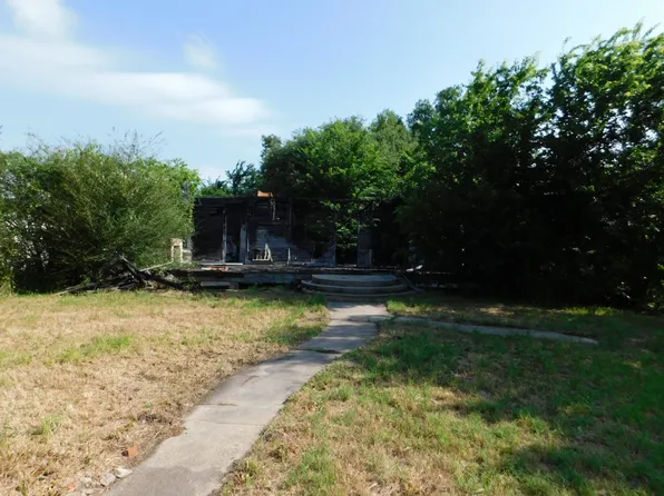 318 Maryland St, Ave, TX 76661
