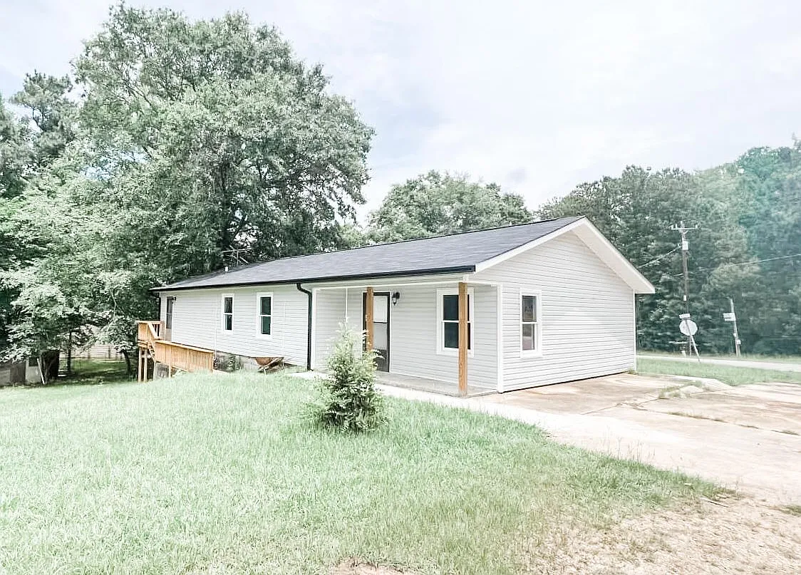 1420 Minter Rd — Photo 1