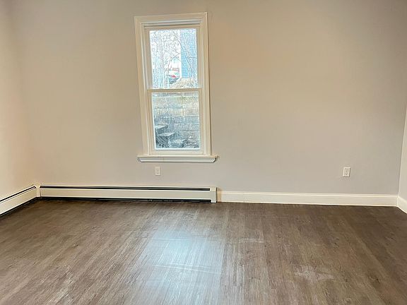 4th image of 29 Essex St #1B