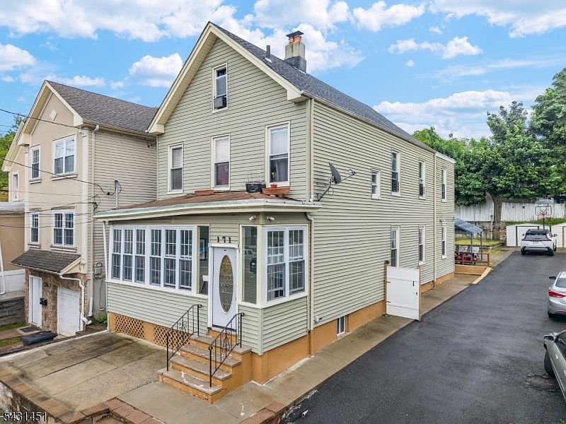 1st image of 171 Burgess Pl