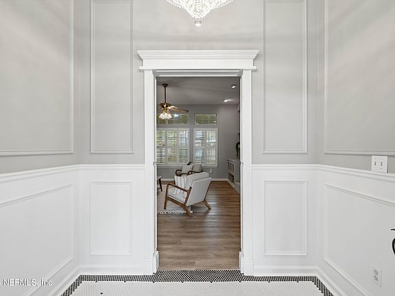 3rd image of 1878 WILLESDON Drive E