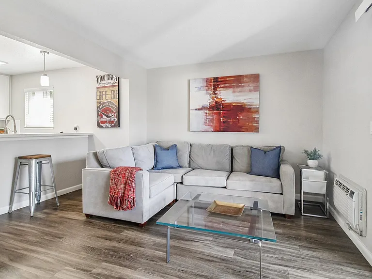 Terra House Apartments — Photo 11