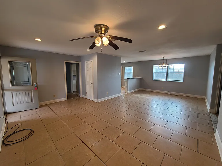 3105 Barkley Ave — Photo 2