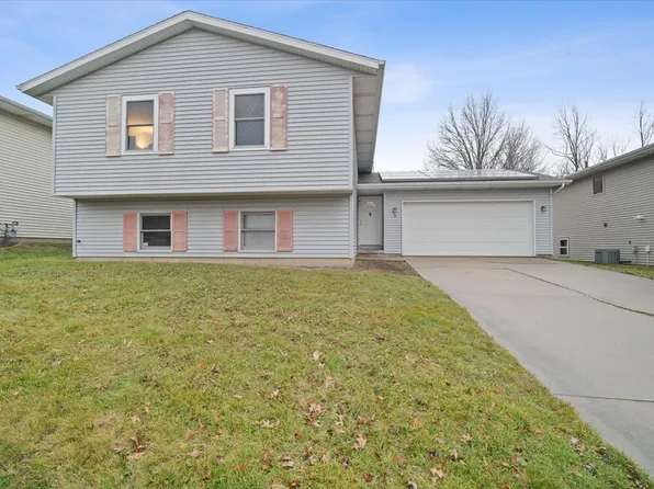 8 Rutherford Ct, Bloomington, IL 61705