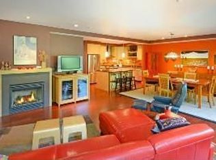 998 Vineyard Ln UNIT J202, Bainbridge Island, WA 98110