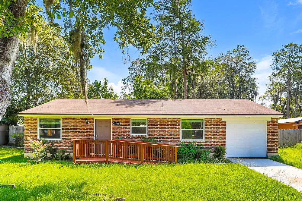 3 bed, 2.0 bath, 1274 sqft, $1,655 — Photo 1