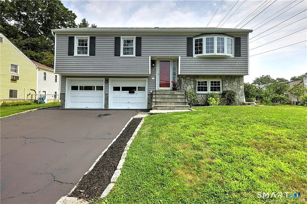 3 bed, 1.0 bath, 1780 sqft, $3,250 — Photo 1