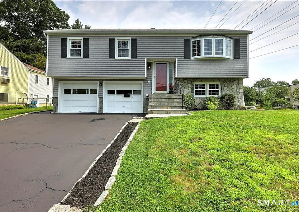 24 Beau St
