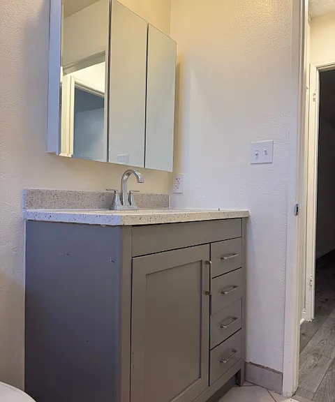 Raymond Manor — Photo 15
