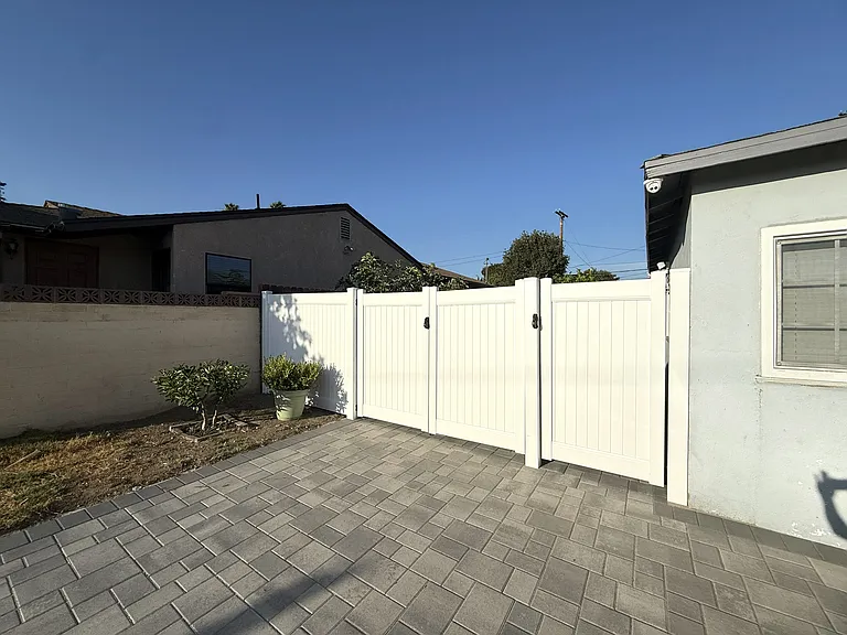 3130 Doolittle Ave — Photo 2