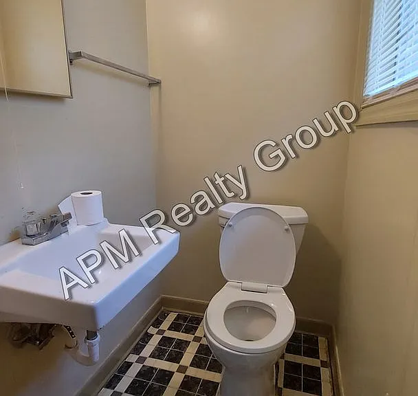 329 Ovanta Rd — Photo 4