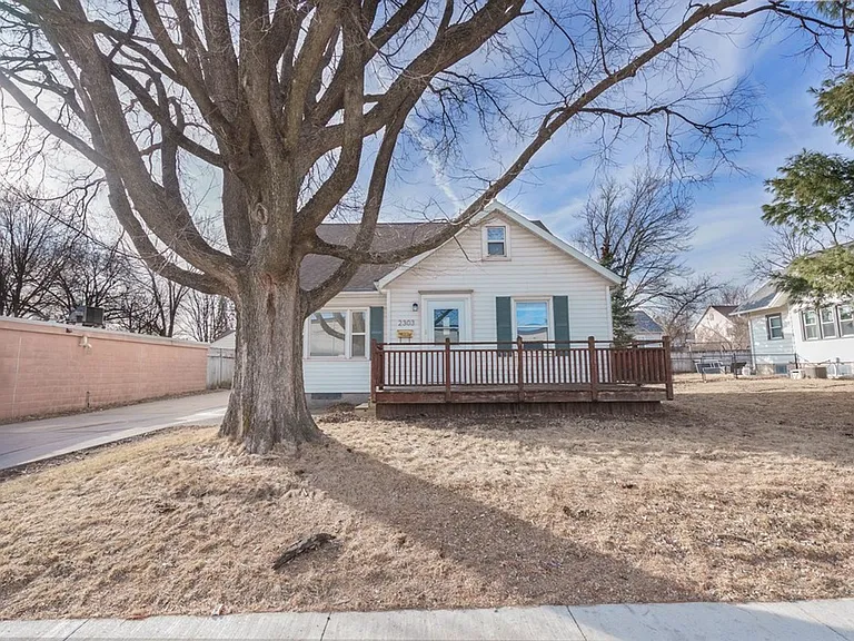 2303 Main St — Photo 3