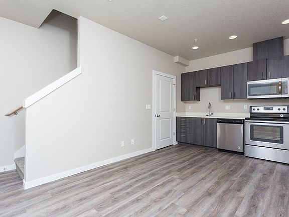 4th image of 7625 SE Milwaukie Ave #12