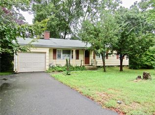 8 Riverside Dr, Branford, CT 06405