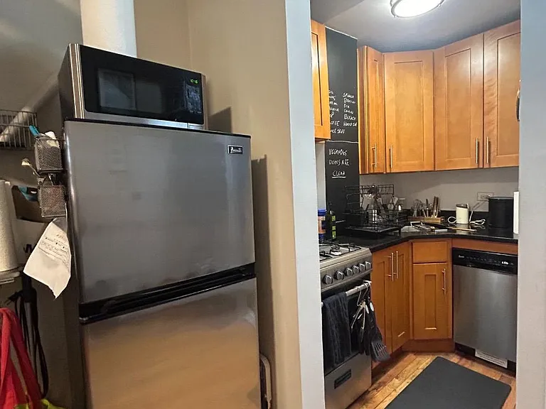 110 E 61st St #4A — Photo 7