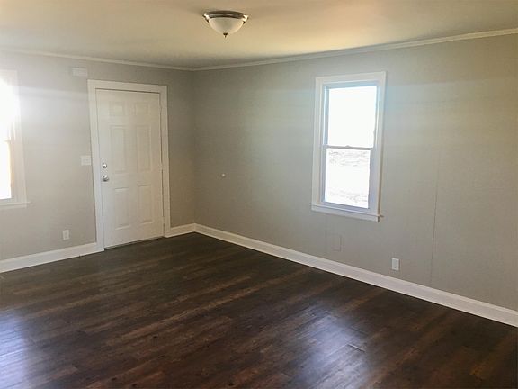 2nd image of 7 Saint Clair St