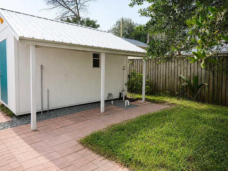 210 W Hiawatha St — Photo 25