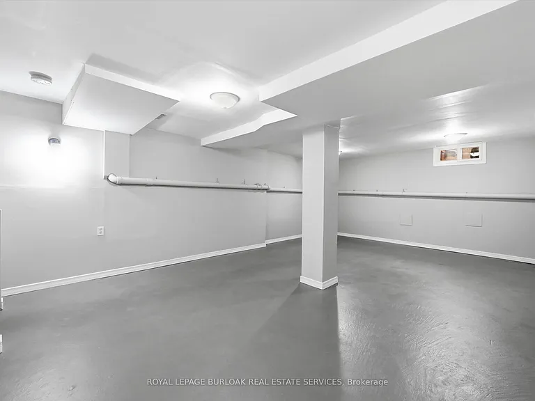 196 Ray St N — Photo 17