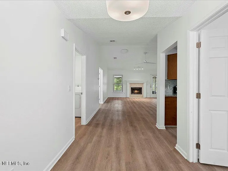 4470 Carriage Crossing Dr — Photo 3