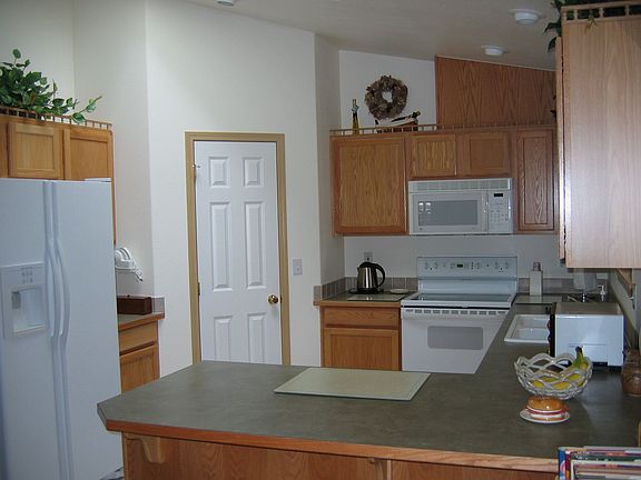 Great open kitchen with pantry