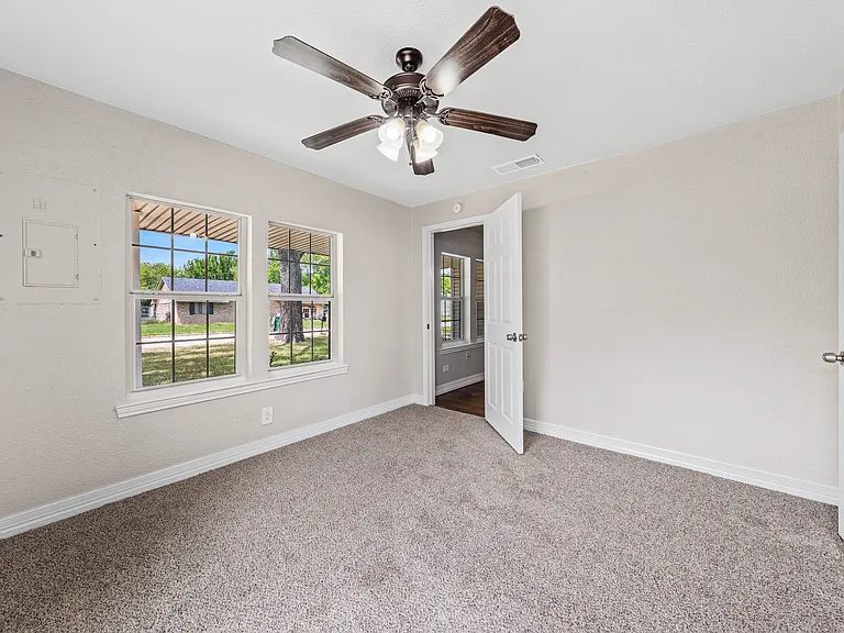 11700 N Oak St — Photo 39