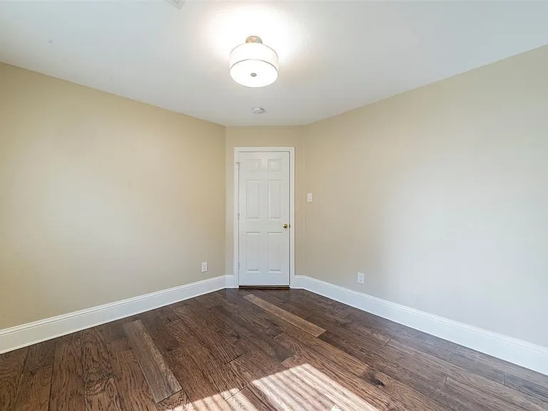 2231 Templeton Dr — Photo 17