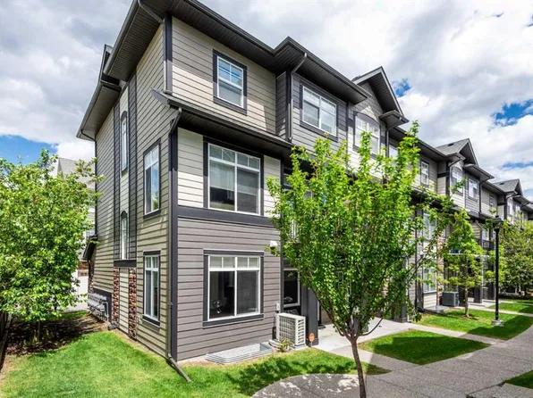 219 N Wentworth Row SW, Calgary, AB T3H 1Y1