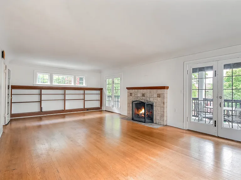 5039 19th Ave NE — Photo 5