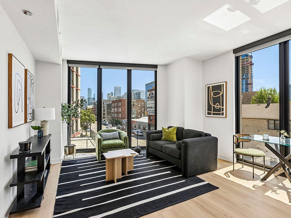 1st image of 1100-15 W Grand Ave #218