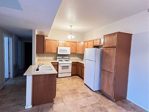 5th image of 2291 W Horizon Ridge Pkwy Unit 7241