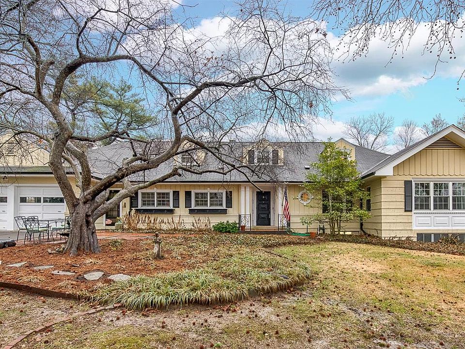 1st image of 3 Clermont Ln