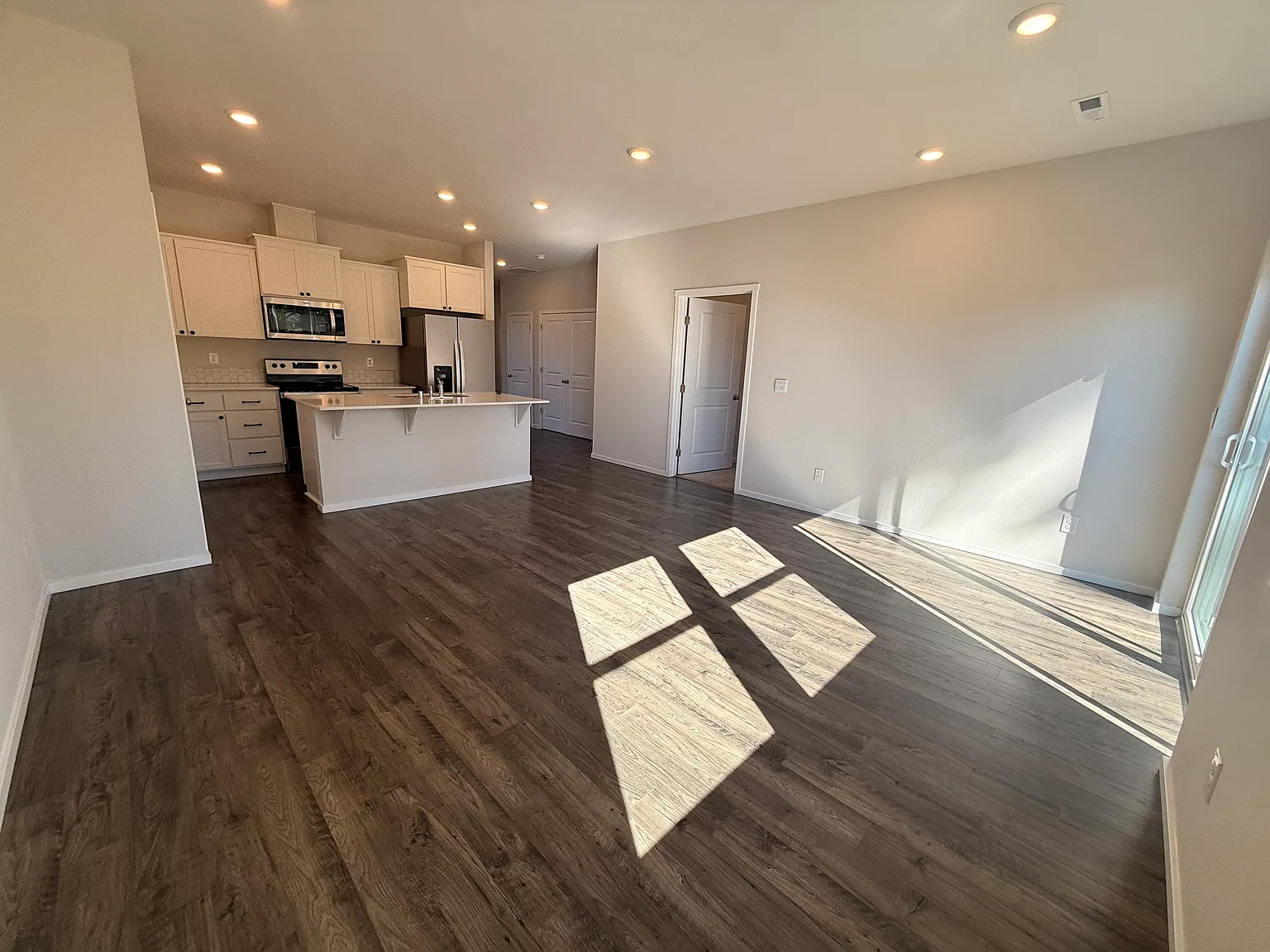 2 bed, 1103 sqft, $2,700 — Photo 4