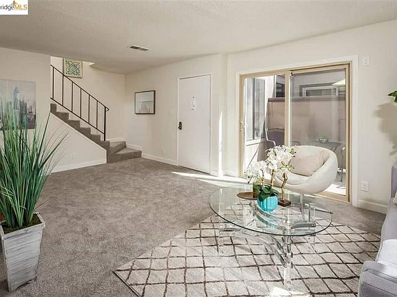 2nd image of 2040 Sierra Rd