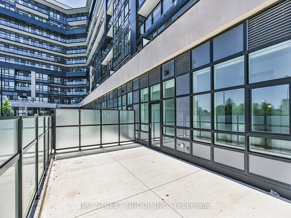 395 Dundas St W #130
