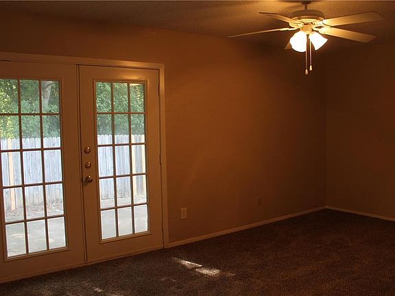 5th image of 902 Meadowbrook Dr APT B
