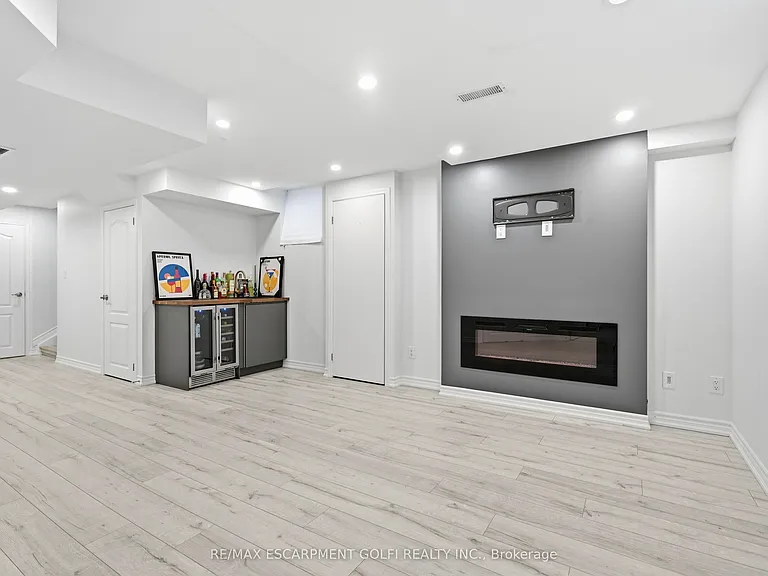 45 Dominion Cres — Photo 18