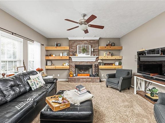 3rd image of 7757 Estate Dr