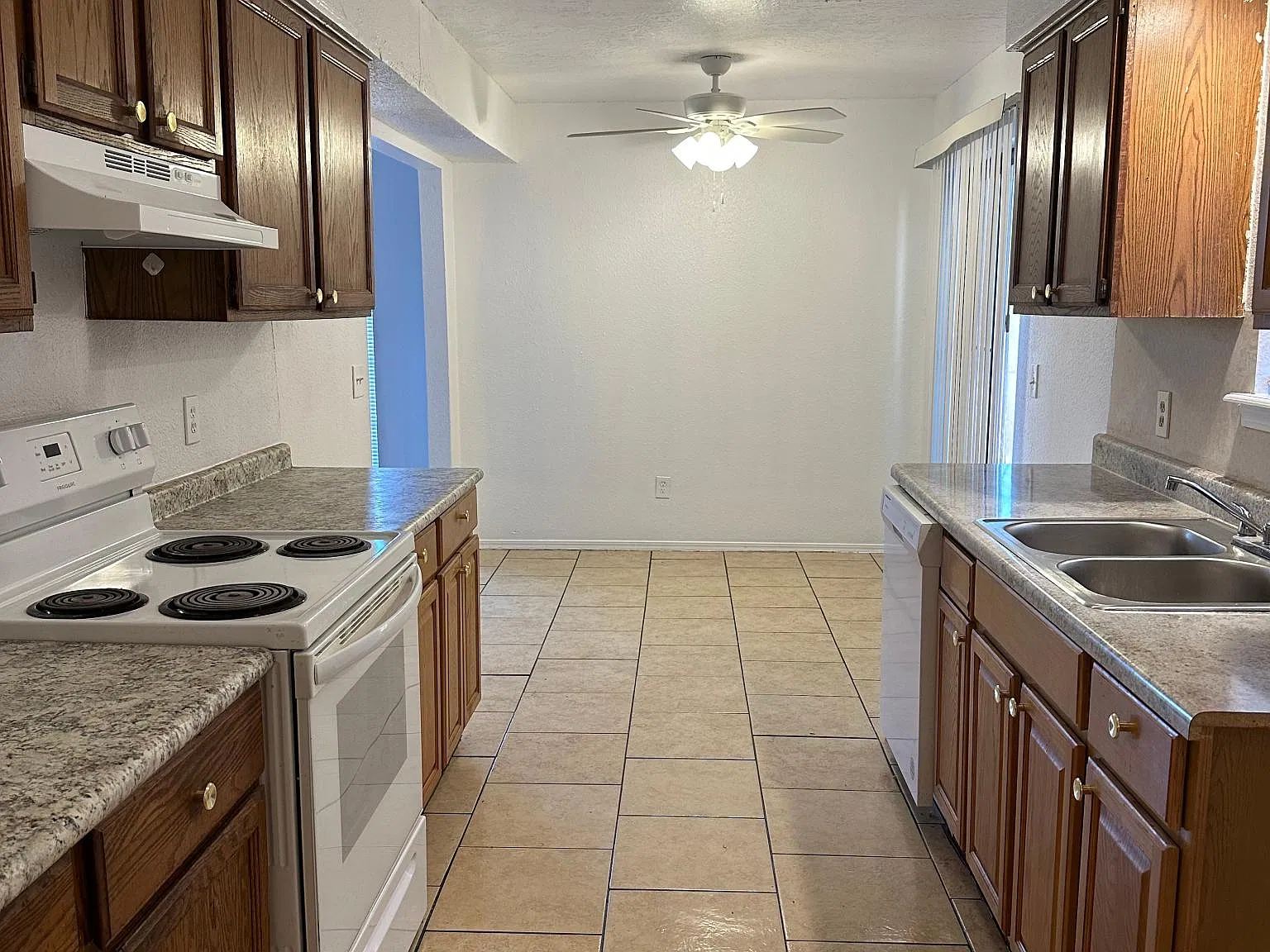 3 bed, 1560 sqft, $1,200 — Photo 4