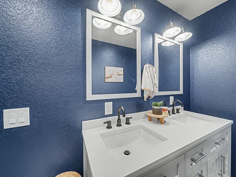 6339 Knapp Dr — Photo 36