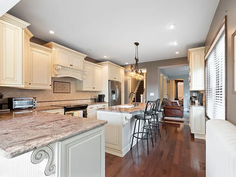 104 Rochelle Ave — Photo 10
