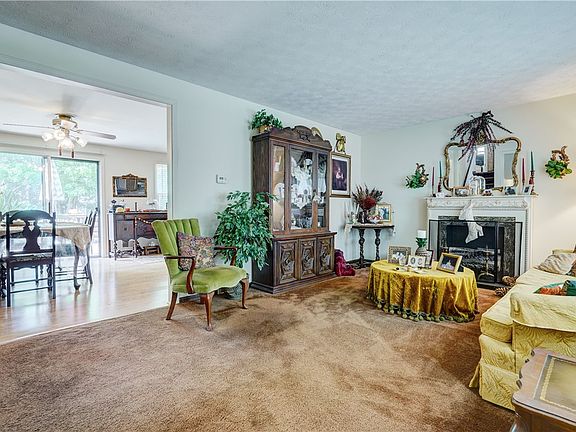5th image of 465 Fox Meadow Rd