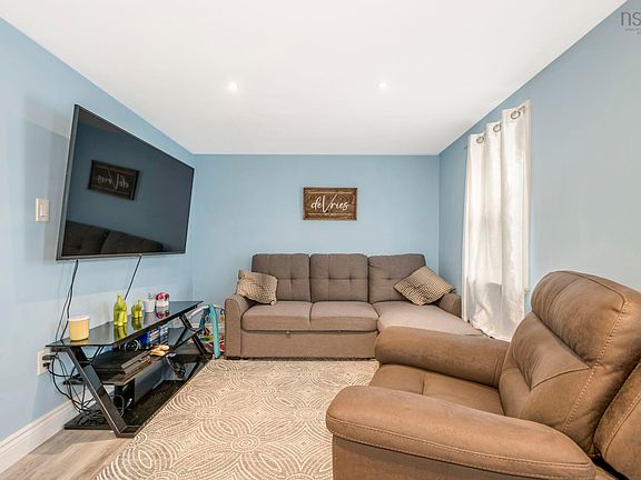 5th image of 9 Barclay Ave