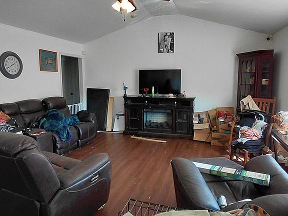 3rd image of 487 Amber Avenue