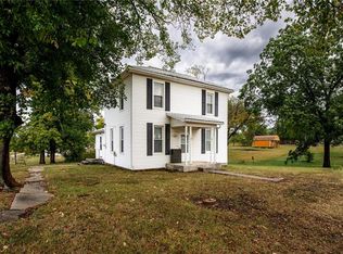 330 Spruce St, Mound City, KS 66056