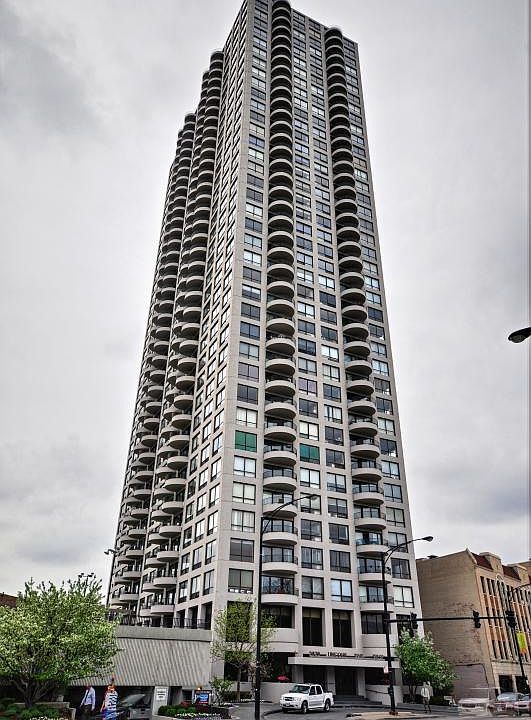 1st image of 2020 N Lincoln Park W APT 38M