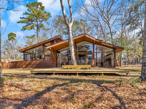 8305 Pine Cone Dr, Gautier, MS 39553