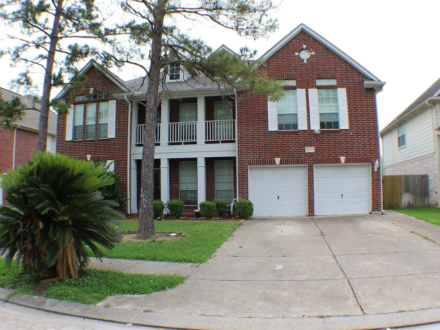 5 bed, 3.5 bath, 4582 sqft, $3,400 — Photo 3