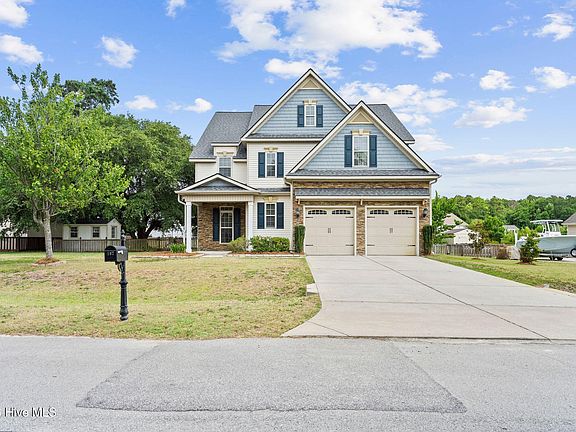 3rd image of 107 Camelot Drive